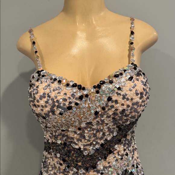 Jovani silver dress w sequin  Embellished size 2 PARTY , SEXY ,  New year, Prom - Picture 3 of 7